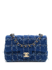 Sac à bandoulière mini Classic Flap en tweed CHANEL d'occasion 