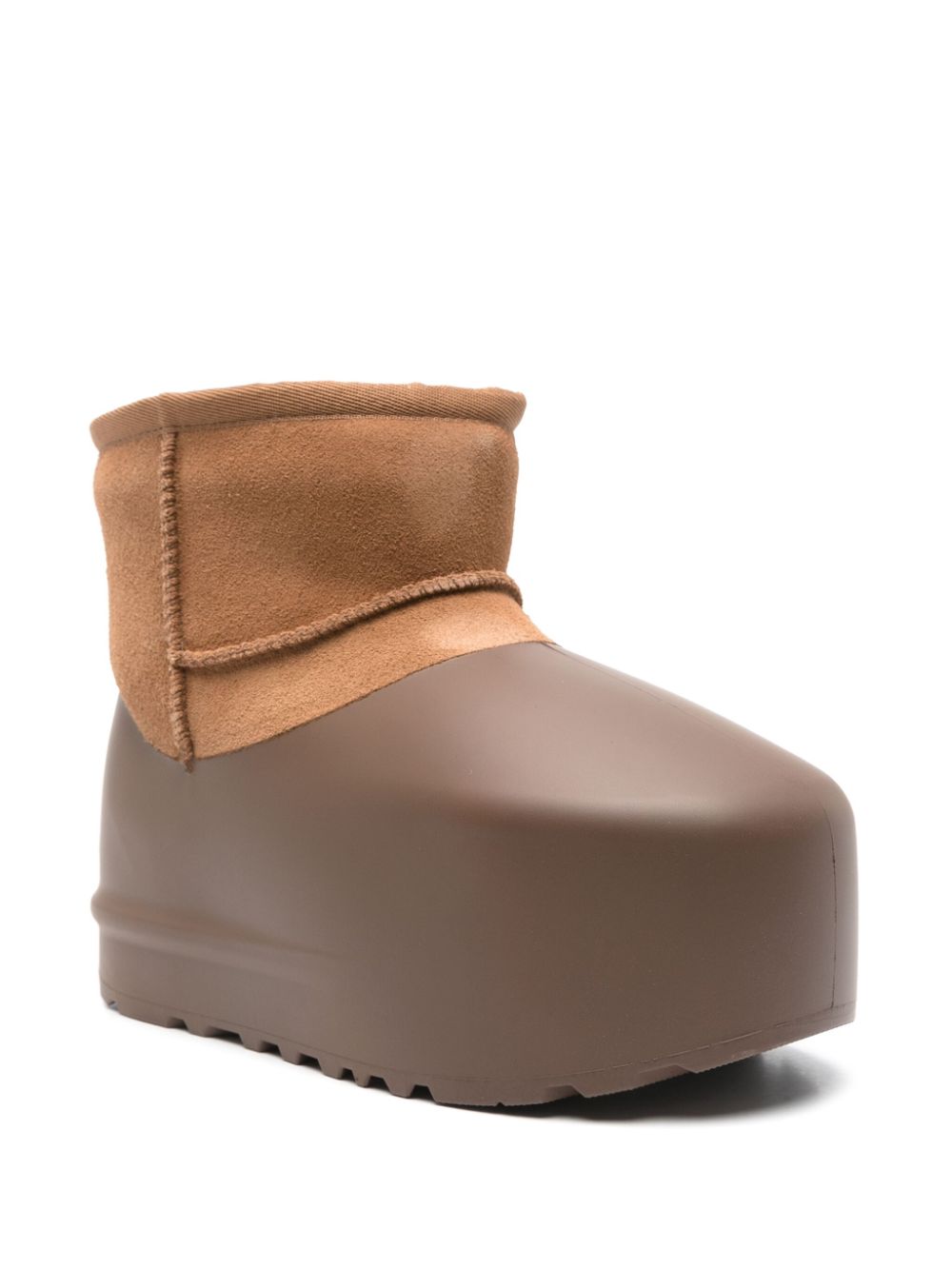 Bottes moulées UGG mini Classic Pumped 